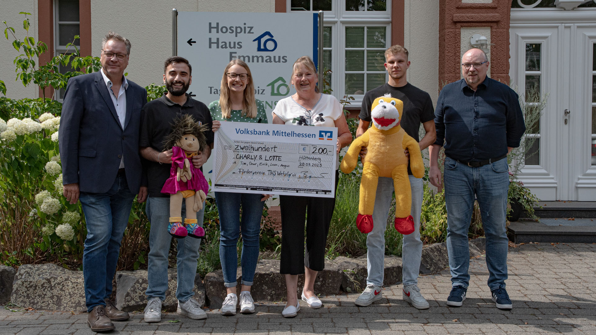 Förderverein THS Wetzlar: Spendenübergabe an Charly & Lotte durch Team OnlyTheo
