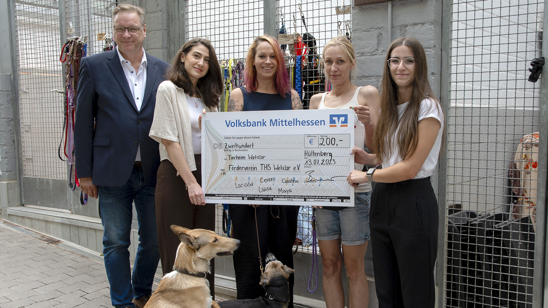 Förderverein THS Wetzlar: Spendenübergabe ans Tierheim Wetzlar durch Team SupporTheo